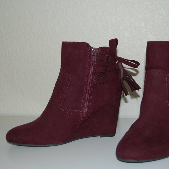 NWOB Charming Charlie Wedge Burgundy Boots, Women Size US 7 - Picture 9 of 14